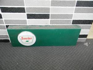 lot 8 image: VINTAGE WOOD SINCLAIR GAS PUMPER TOPPER WITH PLASTIC SINCLAIR ROUND - APPROX 50 BY 16 - SEE PICTURES