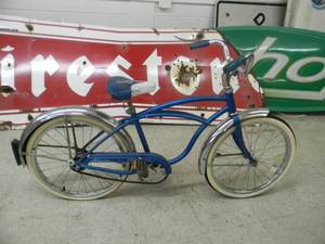 lot 18 image: VINTAGE LARGE WHEEL SCHWINN CRUISER BICYCLE - VERY COOL - SEE PICTURES