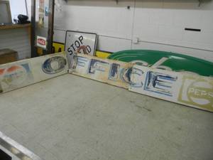 lot 20 image: VINTAGE 3 - 5 SECTIONS OFFICEPEPSI SIGN - SEE PICTURES