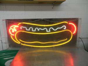 lot 26 image: VINTAGE RARE - HOT DOG NEON SIGN - SEE PICTURES