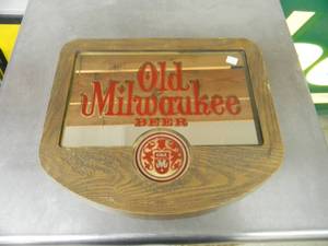 lot 33 image: VINTAGE OLD MILWAUKEE BEER MIRRORBAR SIGN - SEE PICTURES