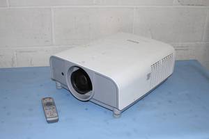 lot 66 image: Sanyo PLC-XT35 5000-Lumen LCD Projector  Projection System w Remote Control