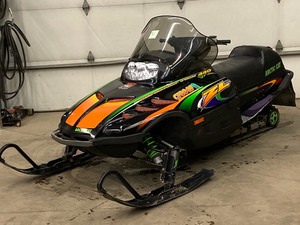 lot 4 image: 1999 Arctic Cat ZL440 Snowmobile