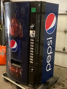 lot 7 image: Dixie-Narco Pop Vending Machine