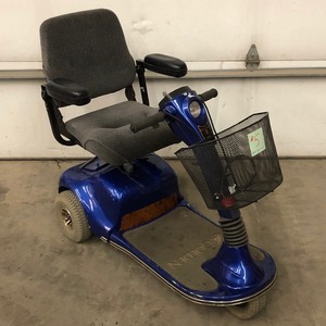 lot 5 image: Golden Companion Mobility Scooter