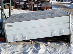 lot 15 image: Hawes 8ft Truck-Bed  Topper