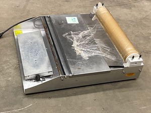 lot 23 image: Bench-Top Shrink-Wrapping Machine