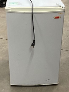 lot 29 image: Dayton Compact Refrigerator