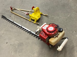 lot 47 image: Little Wonder Hedge Trimmer & Lawn Sprinkler