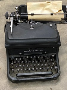 lot 48 image: Vintage Type-Writer & Adding Machine