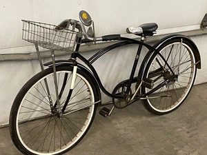 lot 51 image: Vintage Schwinn Bicycle