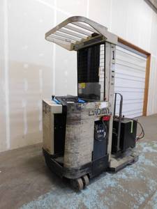 lot 4 image: Crown 35RRTT Reach Forlift #2