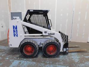 lot 3 image: Bobcat 732 Skid Steer