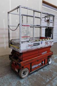 lot 7 image: Snorkel SL-15 Scissor Lift