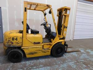 lot 9 image: Komatsu FG25 Forklift