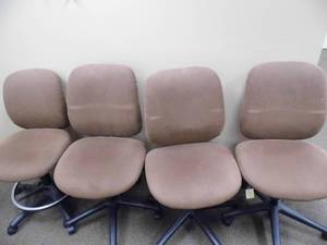 lot 2 image: Lot of 4 Low Back Office Chairs