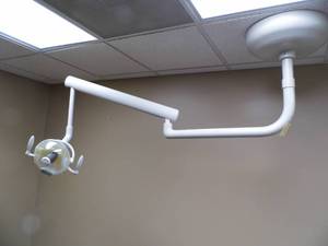 lot 6 image: Mid Mark Exam Light