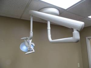 lot 7 image: Mid Mark Exam Light