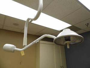 lot 15 image: Ritter 355 Exam Light