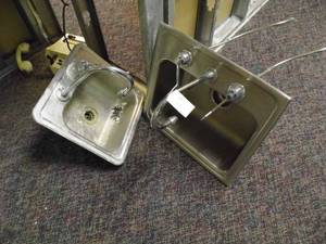 lot 39 image: Lot of 2 Stainless Steel Sinks