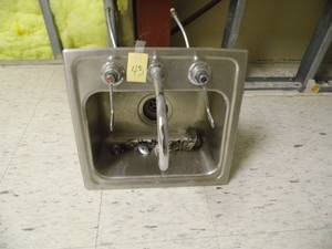 lot 43 image: Sink - Fire Extinguisher