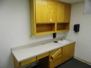 lot 52 image: Cabinets