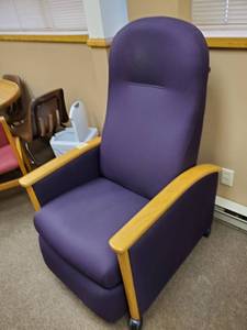 lot 30 image: Recliner