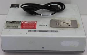 lot 11 image: Sony 3LCD VPL-CX85 Projector