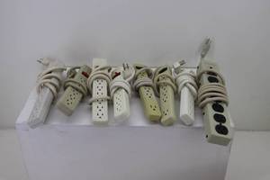 lot 30 image: (8) Power Splitters