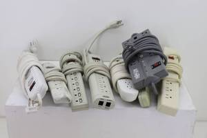 lot 31 image: (8) Power Splitters