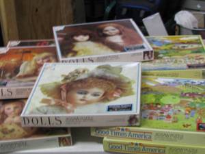 lot 4 image: Colorform Puzzles