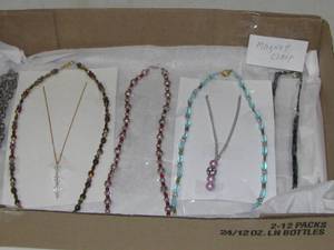 lot 10 image: Jewelry
