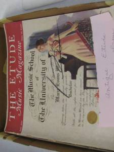 lot 13 image: Etude Magazines