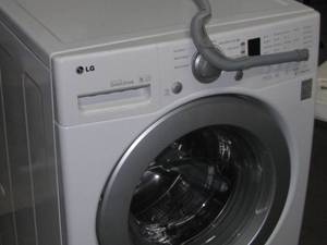 lot 19 image: L G Washing Machine