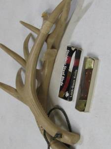 lot 23 image: Deer Rattlers & Folding Knife