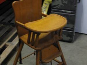 lot 32 image: Vintaqe High Chair