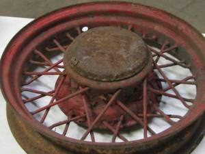 lot 41 image: Wire Spoke Auto Wheel