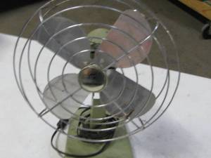 lot 42 image: Coronado Fan