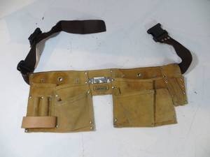 lot 26 image: Professionals Choice Suede Leather Adjustable Toolbelt