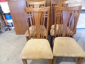 Dining Table w 4 Padded Chairs