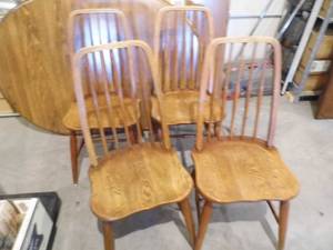 Dining Table w 4  Chairs