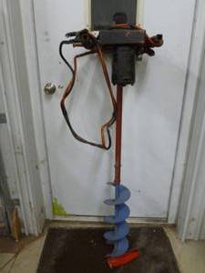 lot 1 image: 12V Ice Auger