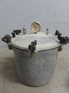 lot 4 image: Antique Pressure Cooker