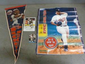 lot 9 image: Sports Collectible