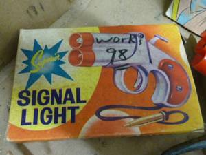lot 21 image: Vintage Items