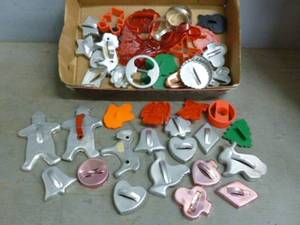 lot 42 image: Vintage Cookie Cutters