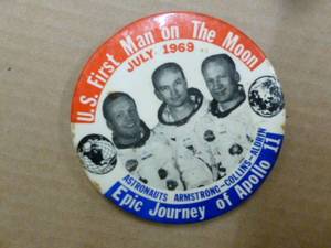 lot 48 image: Vintage Pinback Button