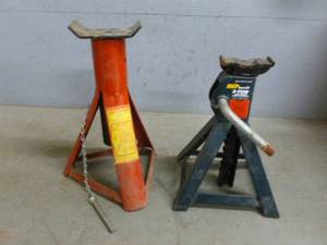 lot 72 image: Jack Stands