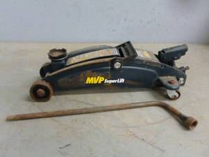 lot 77 image: Hydraulic Floor Jack