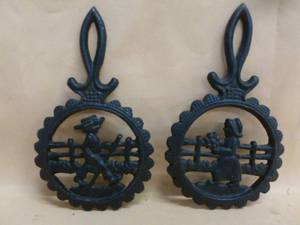 lot 124 image: Vintage Trivets